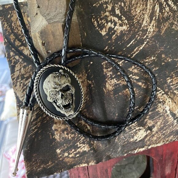 Spider Skull Cameo Pendant Bolo Necklace Lariat Tie Gothic Rockabilly Valentine - Picture 8 of 12